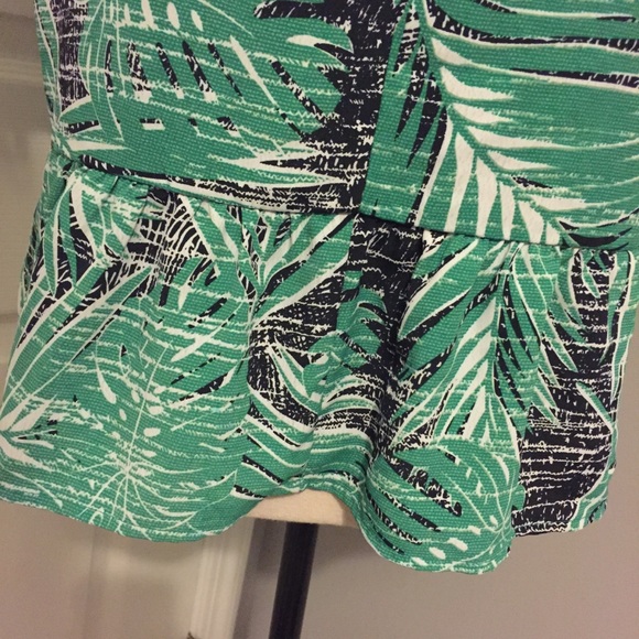 HAZEL/ANTHROLPOLOGIE V-neck Jungle Palm Peplum Top - Picture 7 of 8